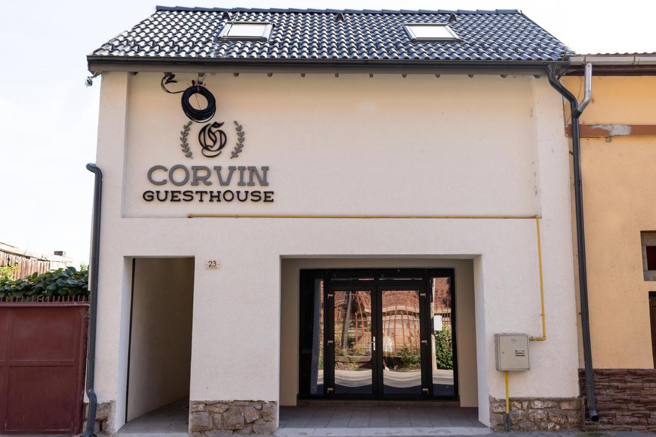 Corvin Guesthouse Hunedoara Exterior foto
